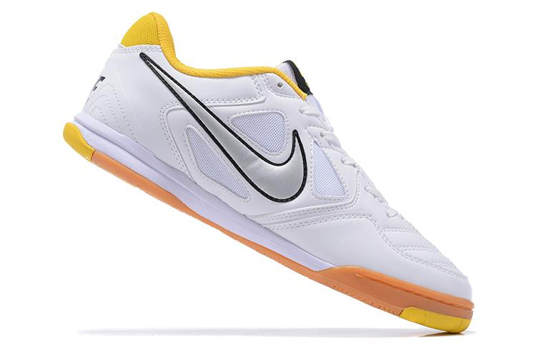 Chuteira Nike Supreme SB Gato IC
